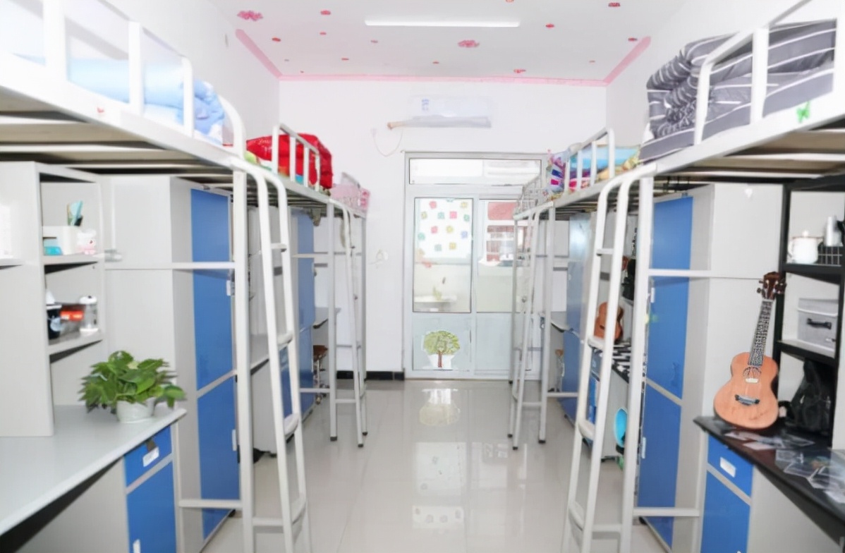 广西大学宿舍（高校开学）