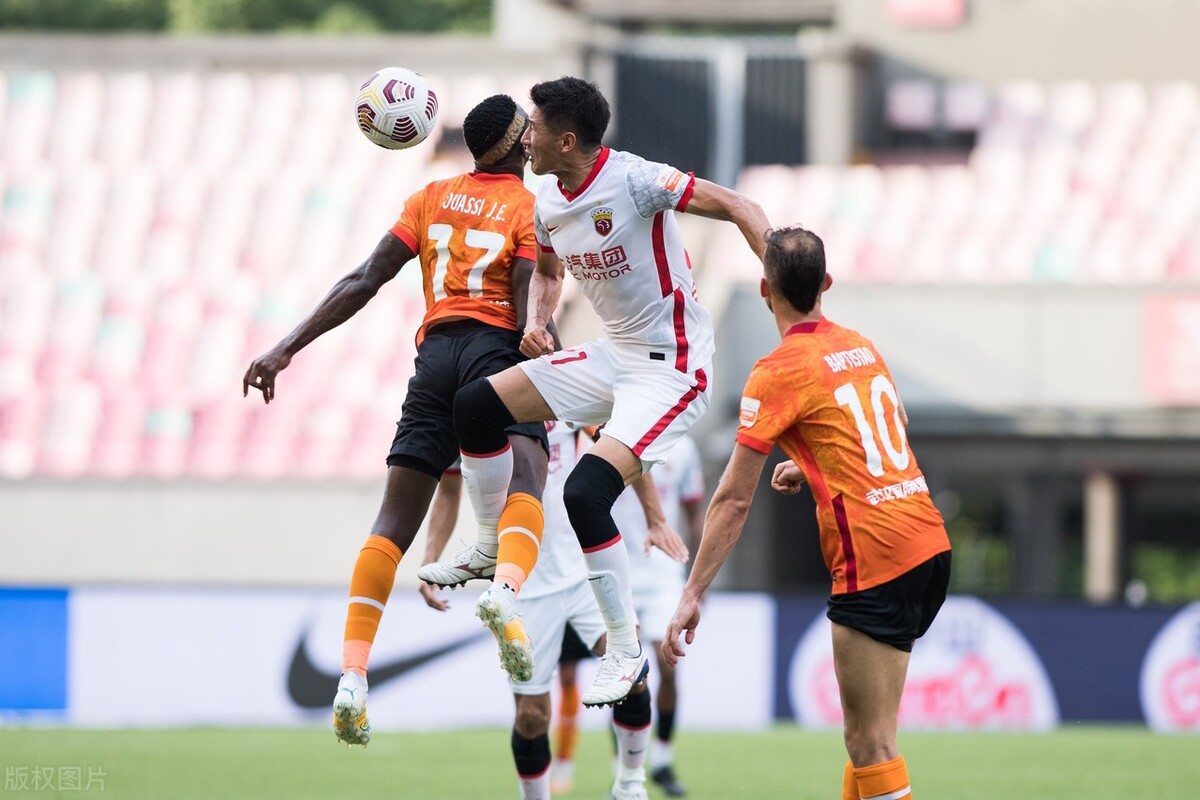 上海海港0-0战平武汉队(中超-海港0-0平武汉仍保持不败 贺惯破门被吹洛佩斯射门中柱)