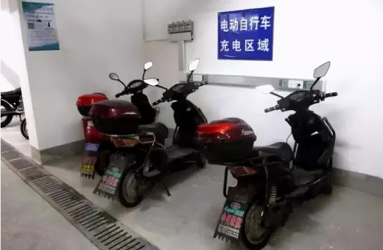 的电动车电瓶能用多久？一年换一次还是三五年换一次好？