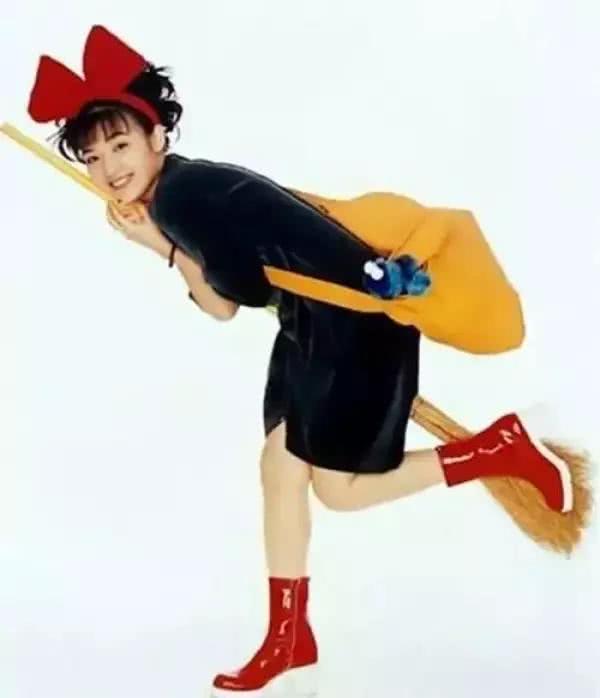 美貌更是不输范冰冰("小魔女"范晓萱,美貌不输范冰冰,和周迅传绯闻,却