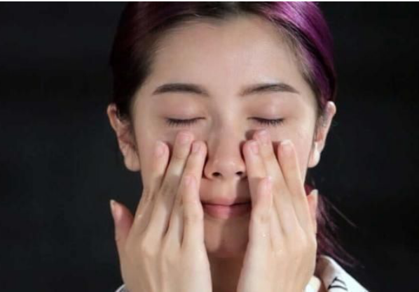 原来精华液不是直接涂？难怪涂了没效果！快来看看正确的使用方法