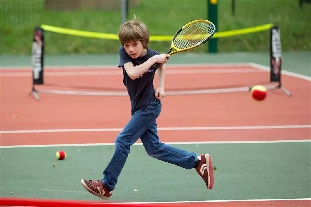 网球每小时消耗多少卡路里(9个原因告诉你，为什么应该打网球？)