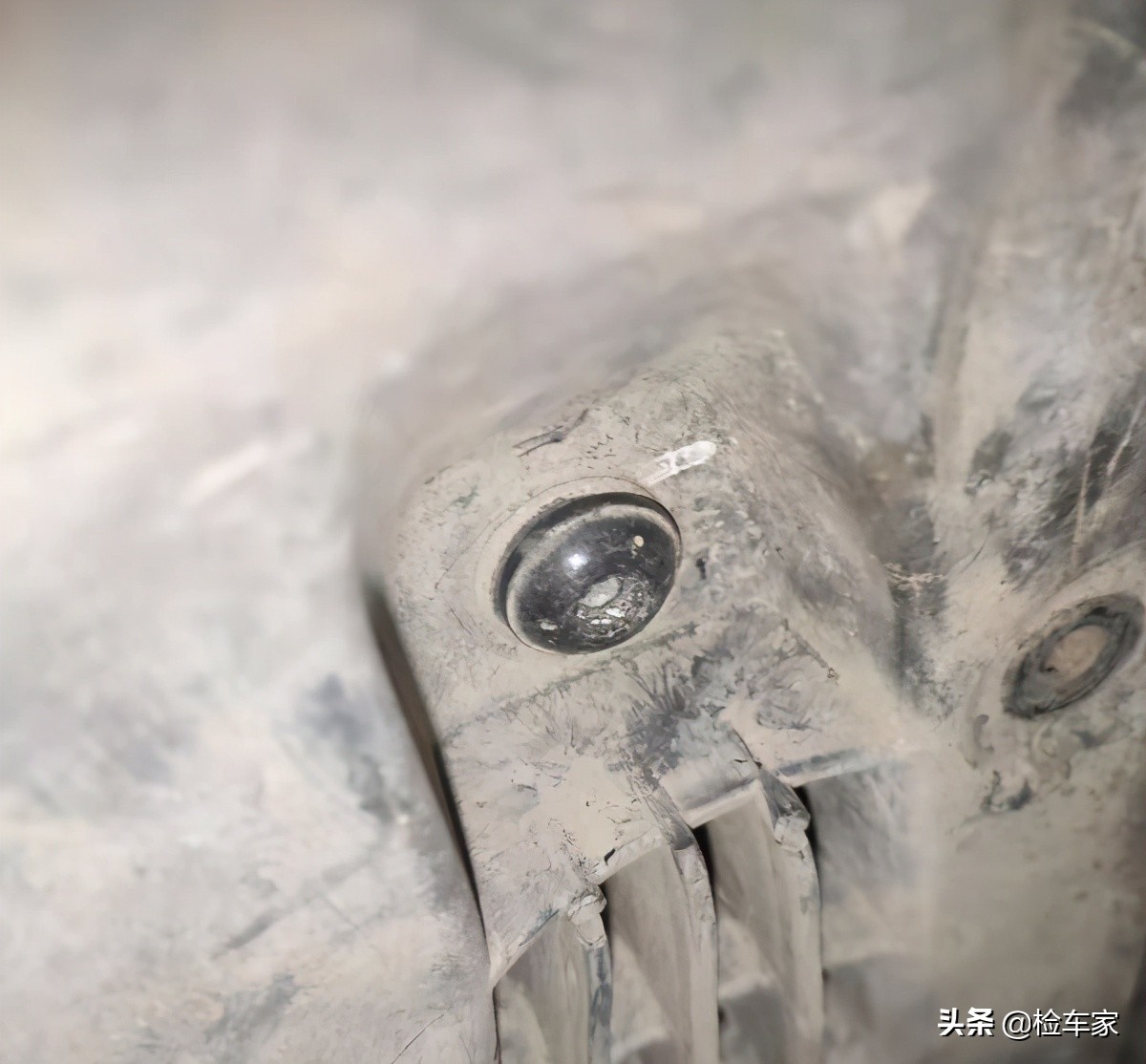 套路还是乌龙？检测师：这辆二手奥迪A7的外观不对劲，车商退定金