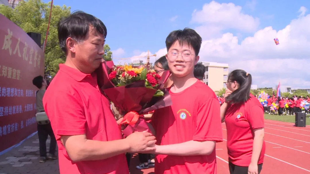 穿汉服、行冠礼、过成人门，新干二中隆重举行成人礼