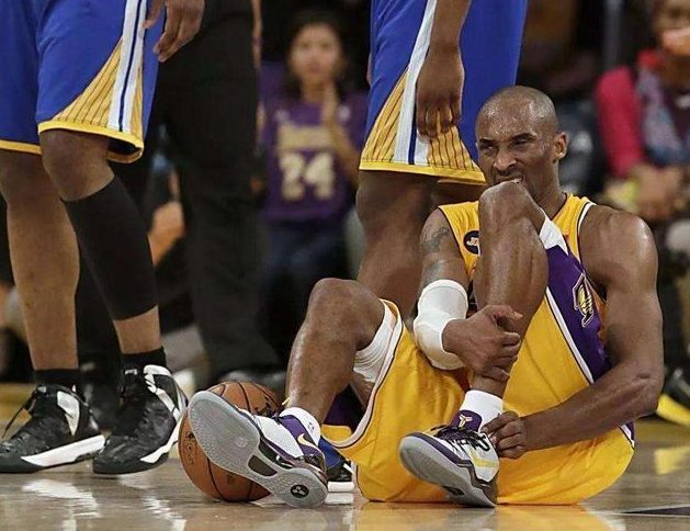 为什么nba球员受伤不能扶（NBA球员受伤最严重的一次，有的因伤病提前退役，无法回到球场）