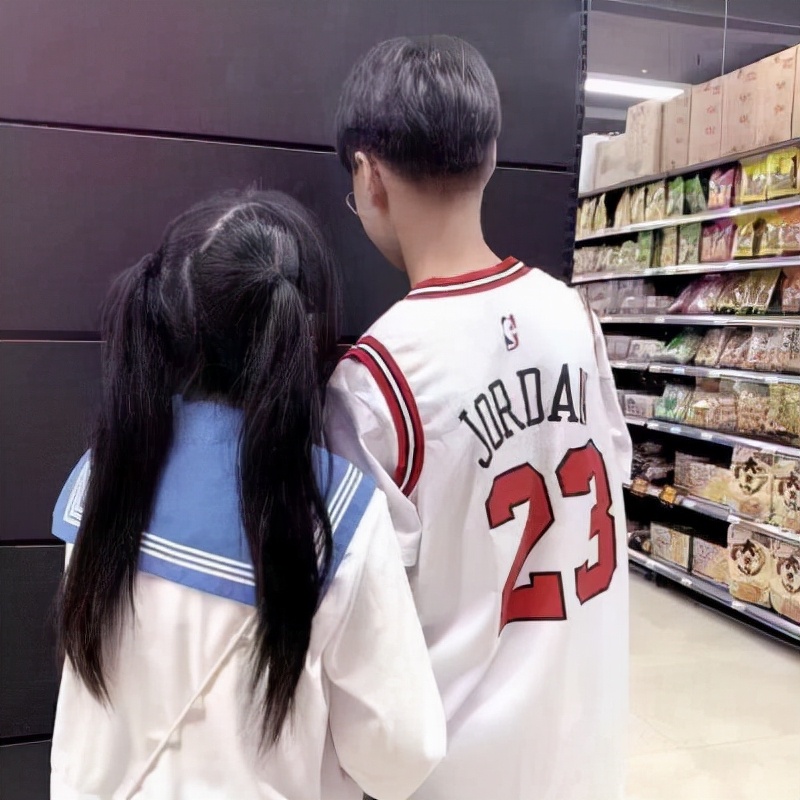 小学生早恋的抹胸图片(学生情侣) - 赤虎壹号