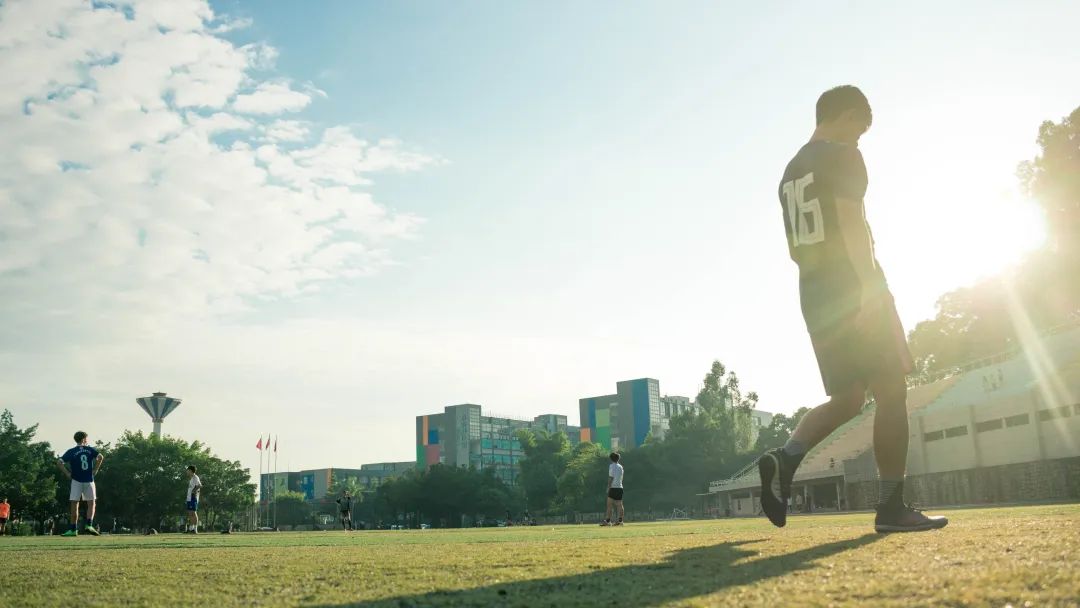 广东这所大学有广州、清远两校区。虽然是民办，但是环境超美