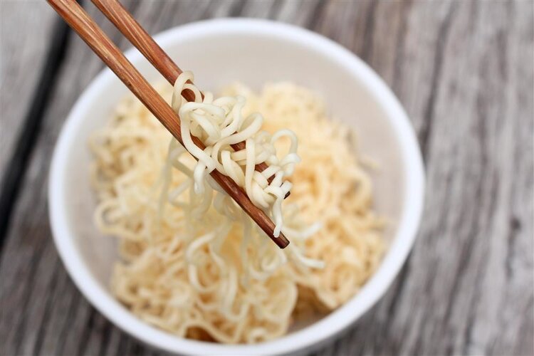 方便面吃多了会致癌？世卫组织：真正致癌的食物是6种，尽量少碰