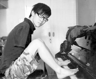 断臂钢琴师刘伟的故事告诉我们什么道理_飞翔号