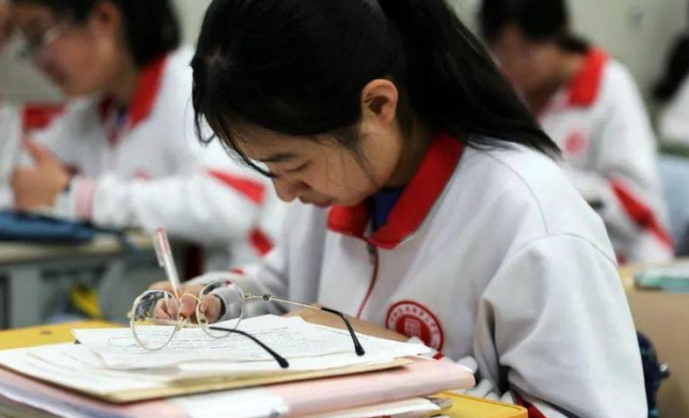 2022届高考生迎来坏消息，教育部表态，不允许这几类学生参加高考