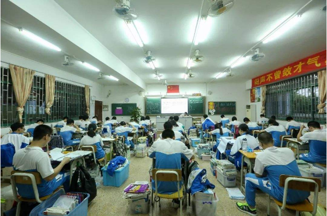 不同省市不同批次省控线，2021考生要知晓，分数达标了哪一批