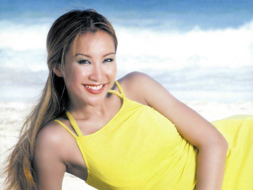 遗腹子被雪藏还一度失声，不认命成天后，36岁嫁豪门却生不出孩子