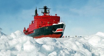 雪龙号撞冰山牵动人心，破冰船为何撞不过冰山？一部影片看了都懂