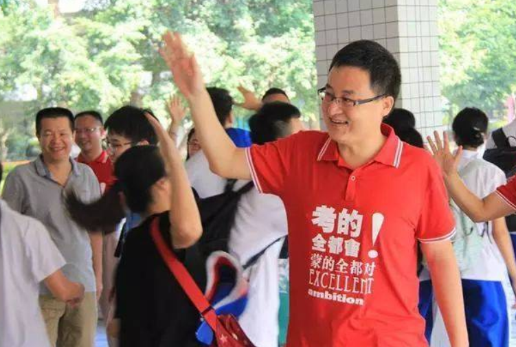 高考满分作文《酒》，全篇一个酒字没写，却有了让人沉醉的感觉