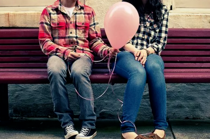 大学生是否应该谈恋爱？做好这几点，别让爱情成为兵荒马乱的战场