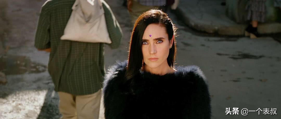 罗莎 萨拉扎尔的胸（14岁清纯无比，成年后艳光四射，49岁依旧性感的她带着大片来了）