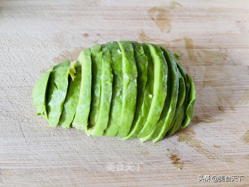 牛油果怎么吃最好吃法（教你吃牛油果最香的方法口感丝滑）