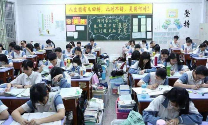 禁止公办高中招收复读生，毛坦厂招生简章引争议，学费令人咋舌