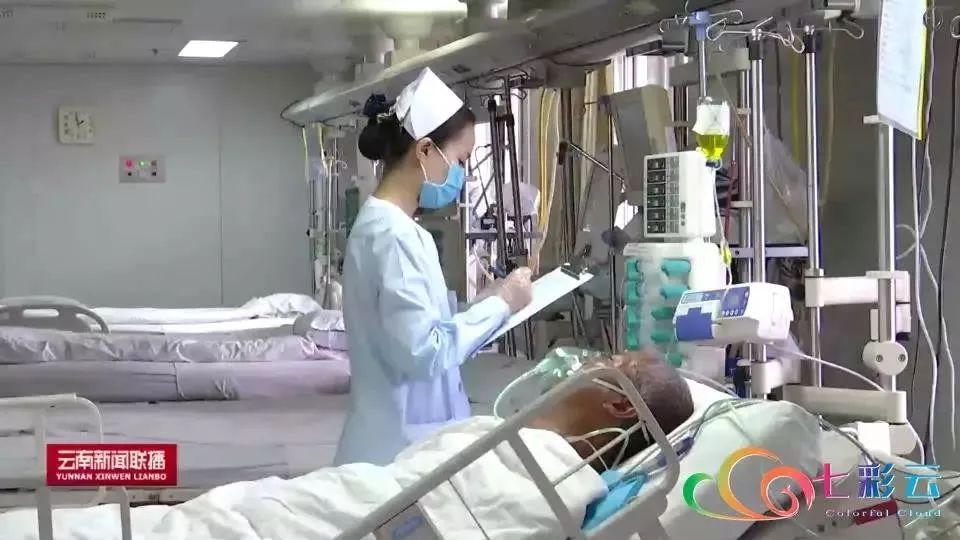 昆明街头救活昏迷少年的白衣小姐姐，原来她的故事也是传奇!