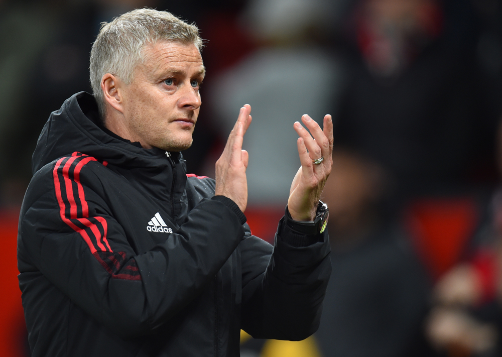 在曼联不敌莱斯特城赛后(曼联惨败后球员被关在更衣