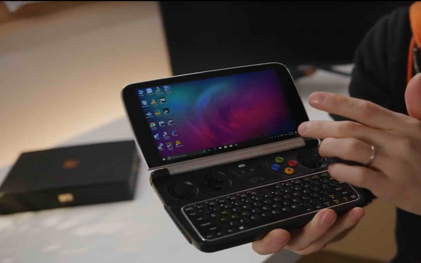 游戏掌机市场的中坚力量，轻松驾驭3A级游戏，GPD WIN 2上手体验