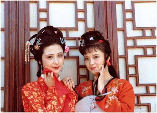 红楼梦中姐妹情深：宝黛初见与湘云闯怡红院，见证纯真友谊的动人篇章