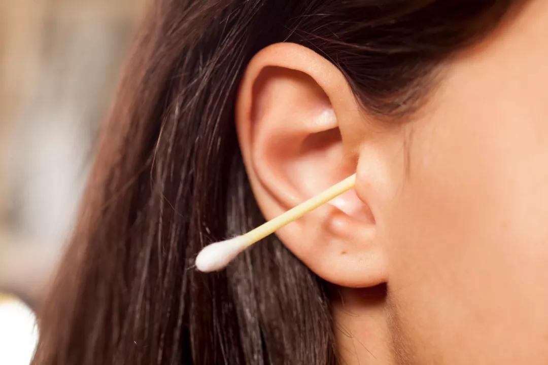 为何有的人“耳屎”是湿的，有的是干的？或许是这方面的原因