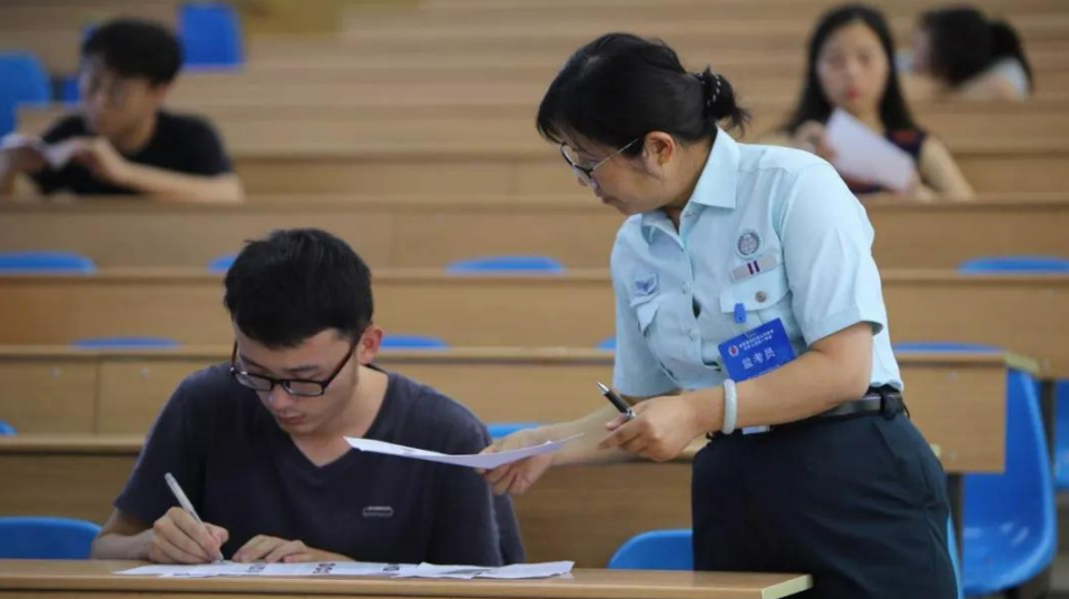 大学挂科，考研还有机会吗？辅导员：补考通过，不影响名校录取