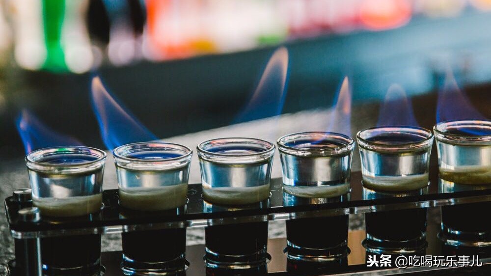 酒吧里常说的“红方、黑方、蓝方”，到底是什么？