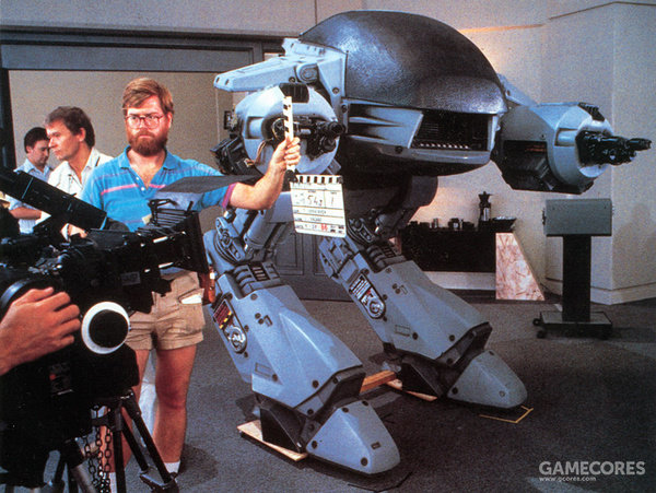 战警墨菲的死与生：旧版《铁甲威龙》令人惊艳的特技