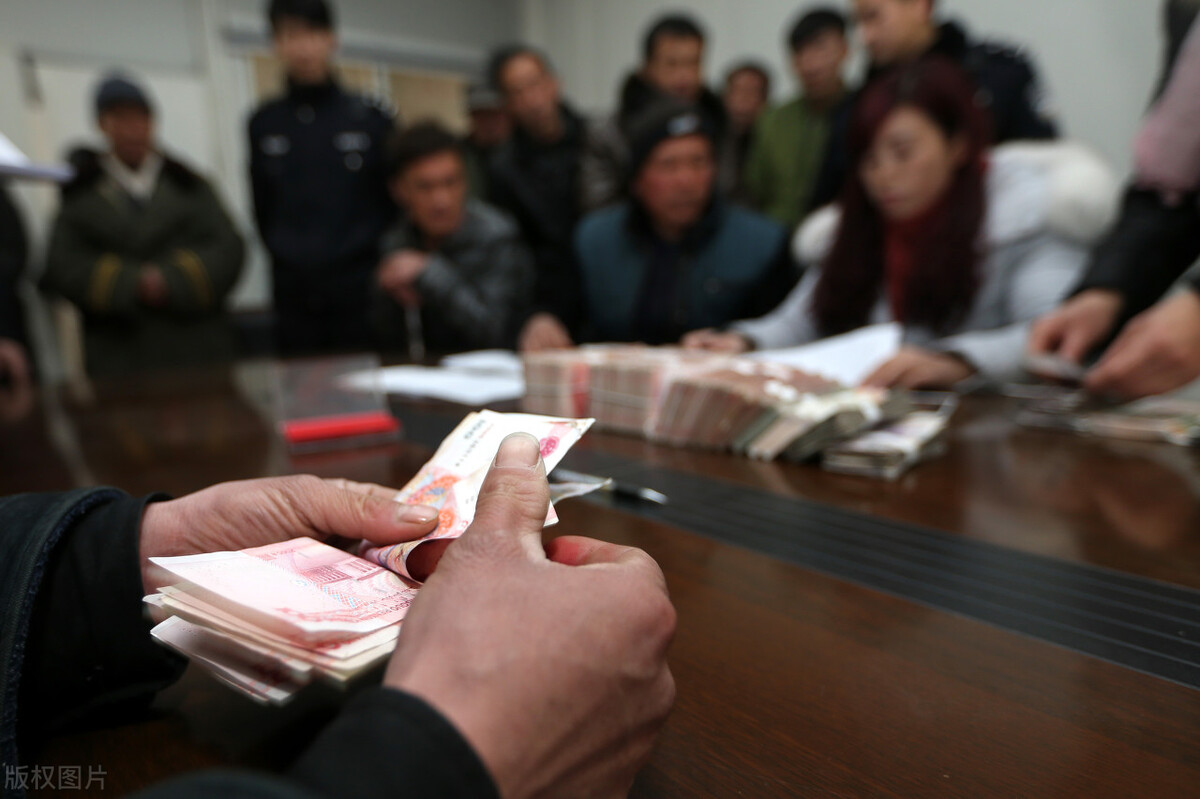 拖欠工資超30天或達到5000元算犯罪，可以判刑！工人討薪投訴建議