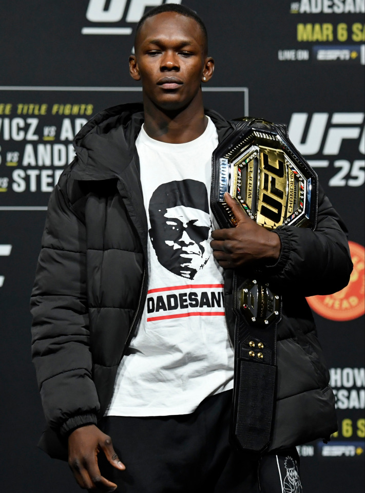 UFC第一人(黑龙望打破嘴炮最快双冠王纪录，誓超骨头小鹰成UFC历史第一人)