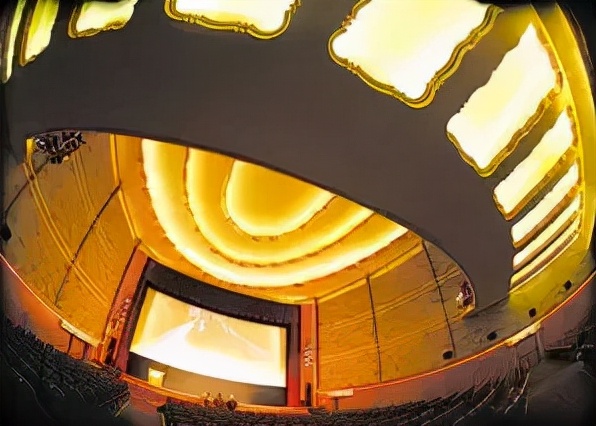 打卡「上海大光明电影院」，重温那些光影交错里的缠绵往事