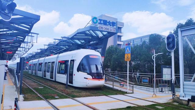 武汉高校两大校区都在光谷核心区，交通四通八达让人羡慕