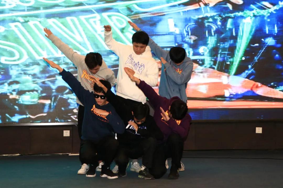 知云时代 | 厦门工学院职业教育学院IT服务专业授机仪式