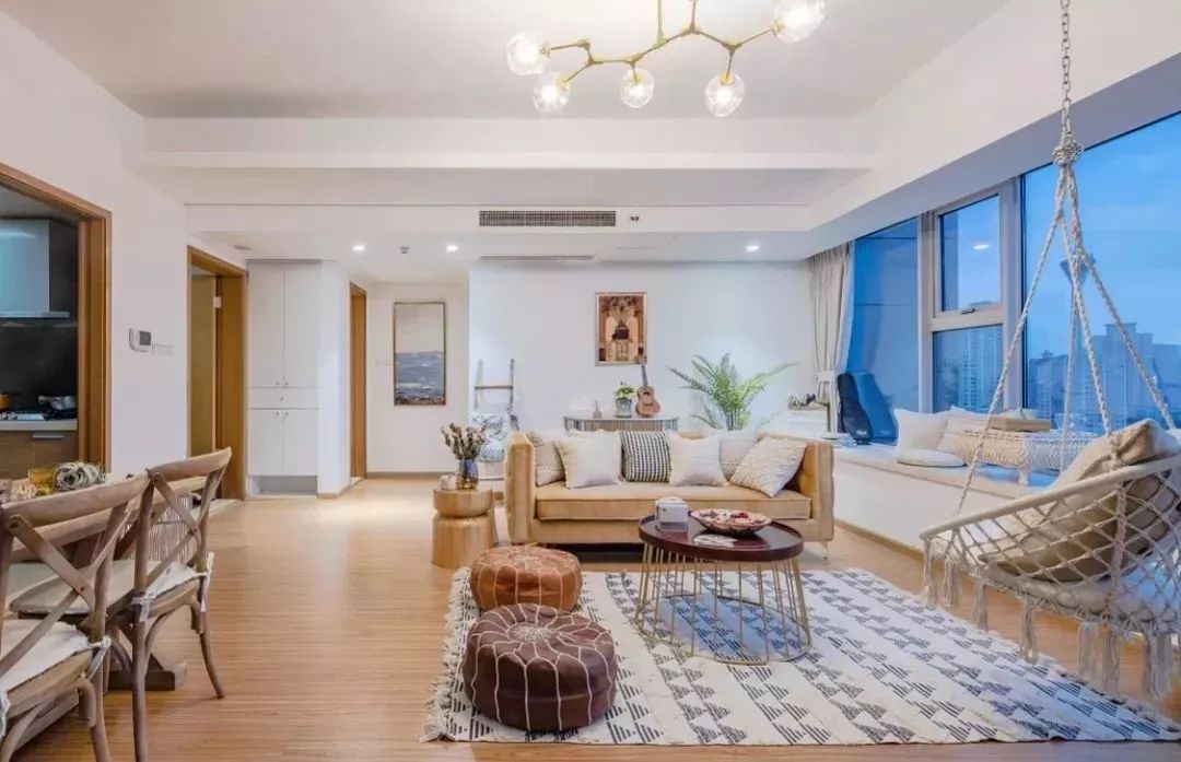 灯下太刺眼，角落有阴影，你真正需要的，是无主灯的装修