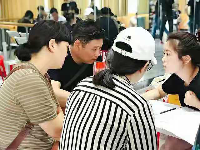 高考成绩663分，数学获得满分，英语只有78分，网友：复读