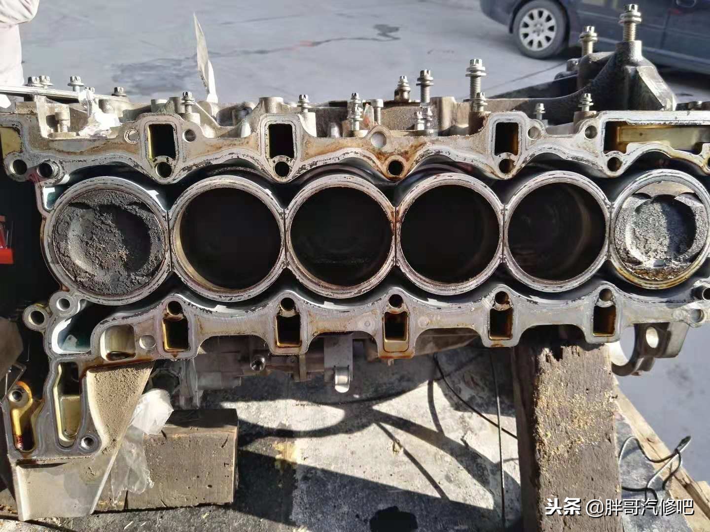 宝马740大修发动机，维修费用惊人，换成油钱胖哥能把车开报废