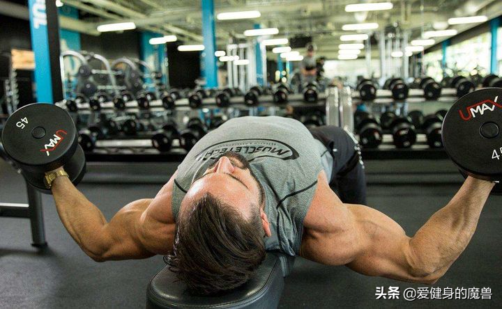 加强练胸技术，让你的胸肌大到爆