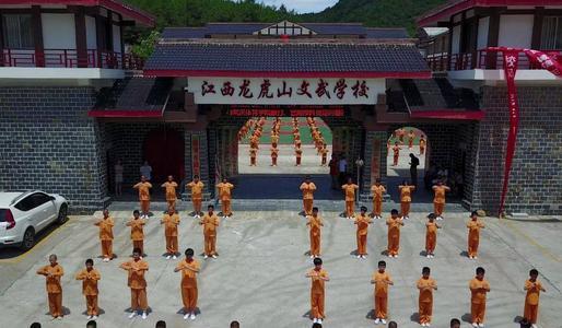 从龙虎山文武学校毕业后，可以正常考大学吗？学生发展前景如何？