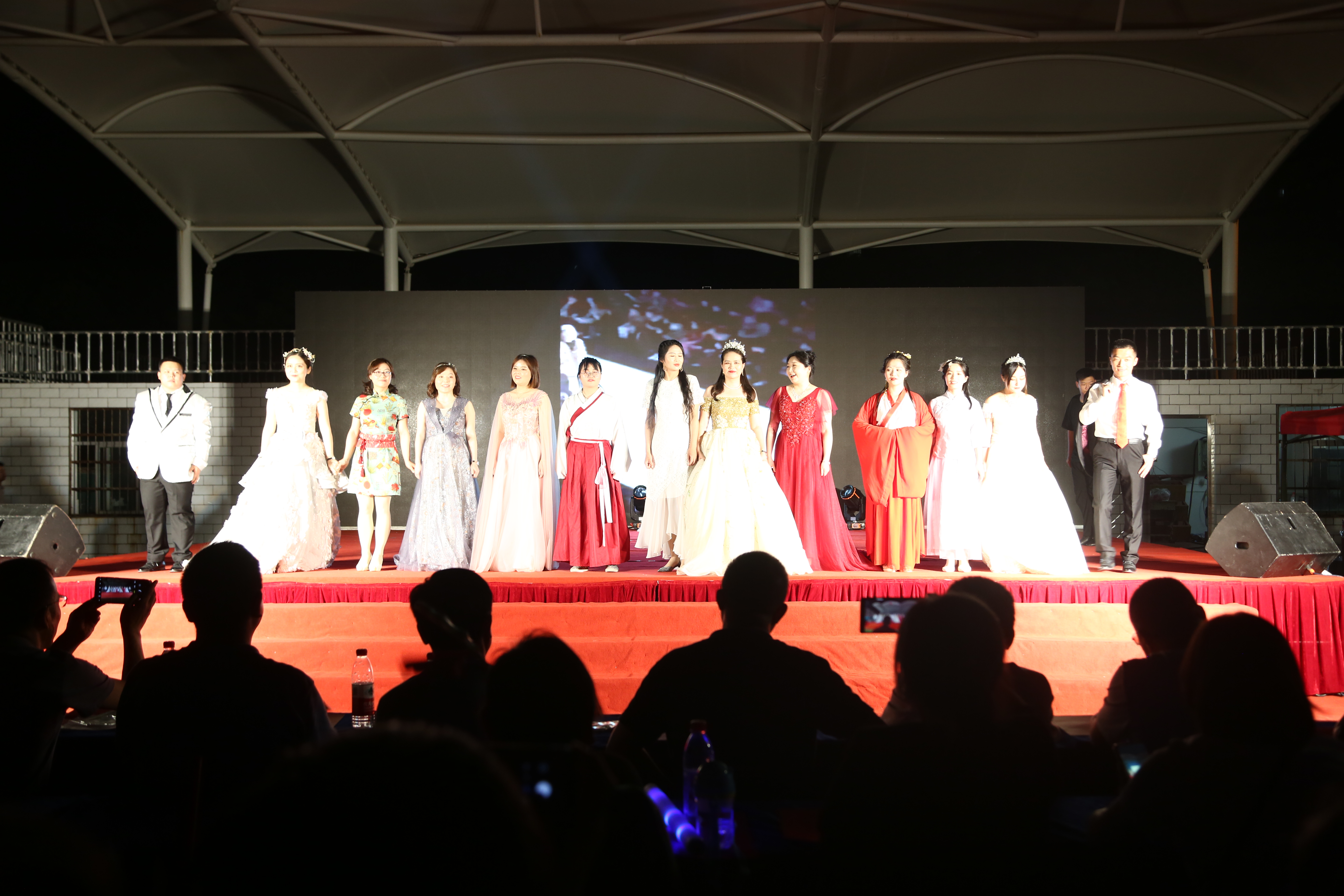 黄冈外校“破浪有时 扬帆远航”毕业典礼精彩上演