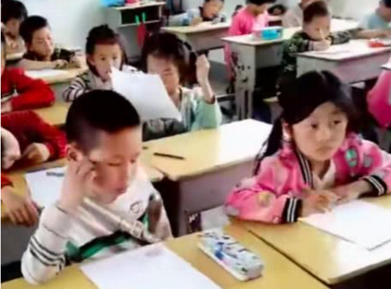 小学生作文《热死了》火了，有成为段子手的潜质，写得很搞笑