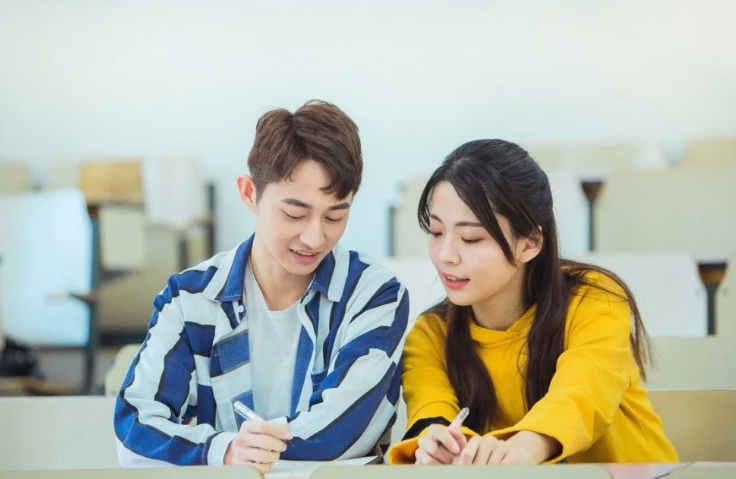 大学生是否应该谈恋爱？做好这几点，别让爱情成为兵荒马乱的战场