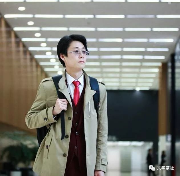 【夜读·诗】《当你途经我的绽放》作者： 多多；朗读：篁竹瑾