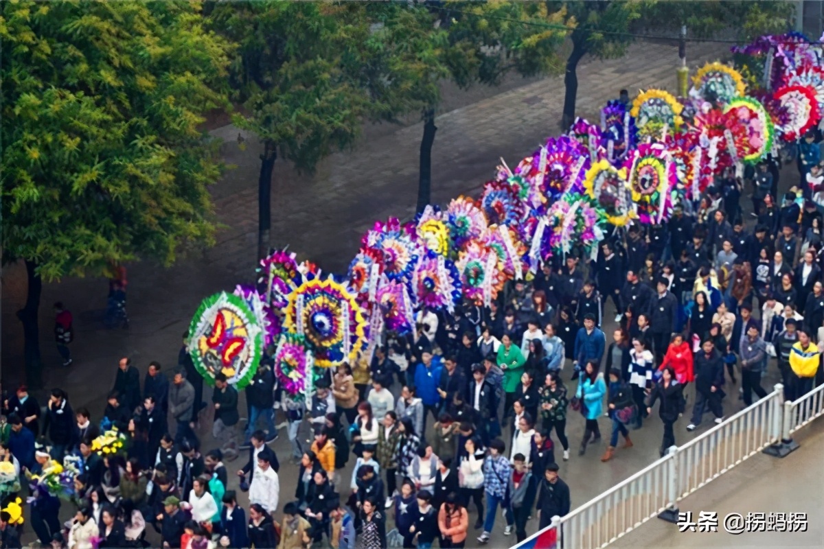 为1.8万名贫困生圆大学梦丨哪怕化缘，也要筹钱让他们走出大山