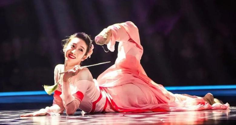 表演什么节目好「年会表演什么节目比较好」