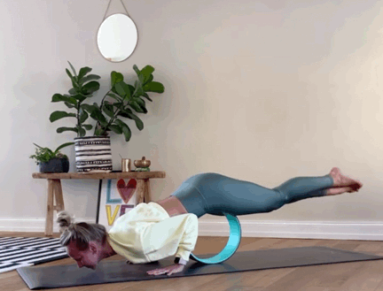 被誉为辅具神器的-瑜伽轮，你会用吗？（附练习序列）