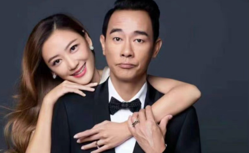 陈小春跟应采儿汇报行程，连说11次我爱你，一旁张智霖的表情亮了