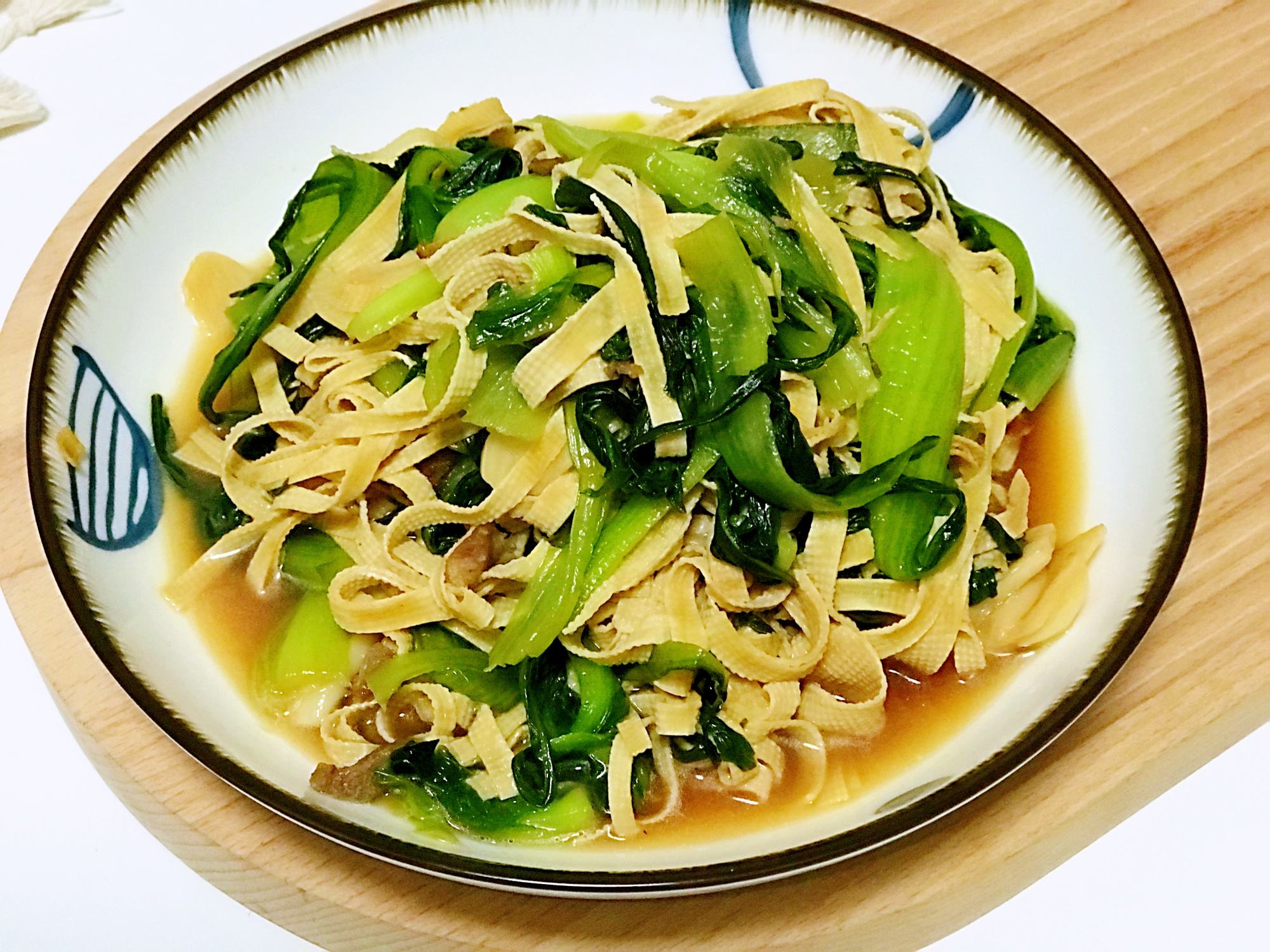 图片[1]-【油菜炒豆皮】做法步骤图 钙含量极高 孩子常吃长高个-起舞食谱网