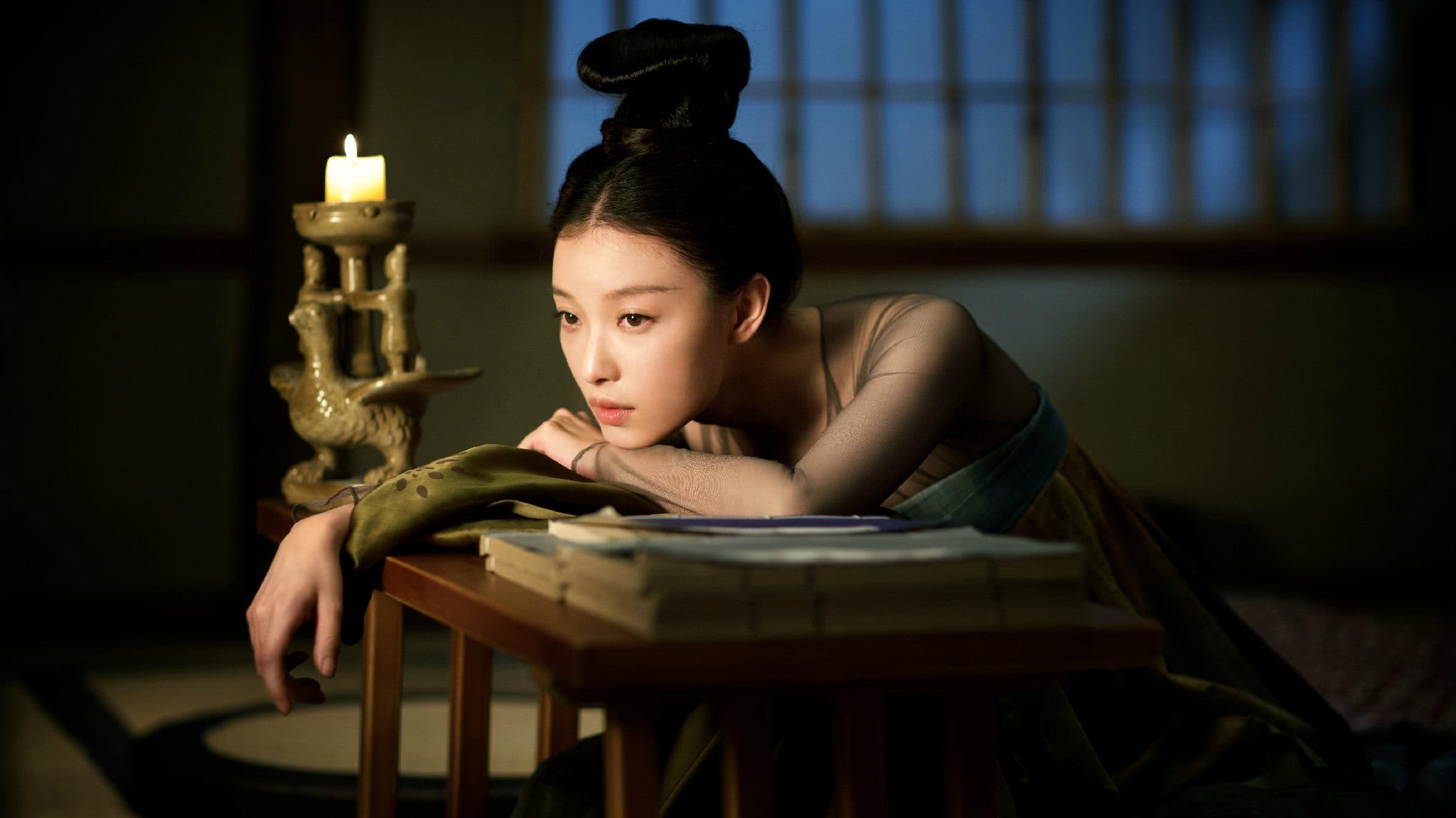 “谋女郎”倪妮的娱圈黑红史，以及当年的“四重门”风波
